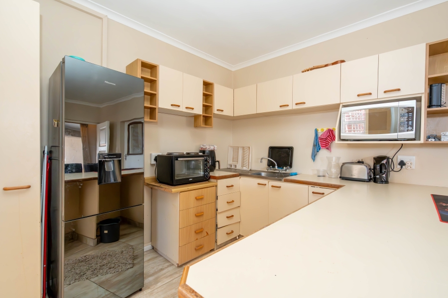 8 Bedroom Property for Sale in Middedorp Western Cape